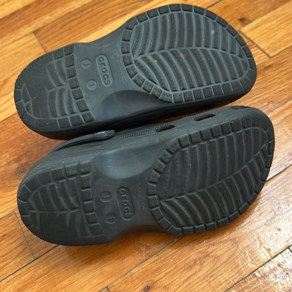 Crocs Black Clogs Size J 1 - Picture 6 of 7